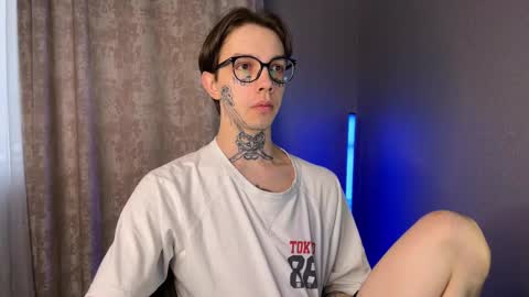 Snapshot of anahori_simon chatting on 02/23/25, 01:42 simon online show from 02/23/25, 01:42