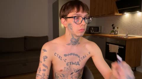 Snapshot of anahori_simon chatting on 10/16/25, 12:55 simon online show from 10/16/25, 12:55