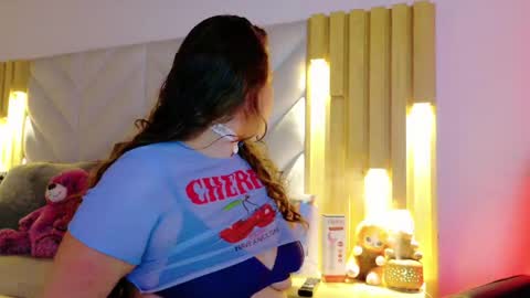 Snapshot of anaise_latif chatting on 04/25/26, 01:41 Anaise online show from 04/25/26, 01:41