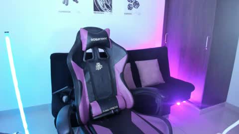      help me to get 100 thumps up  online show from 02/05/25, 02:40