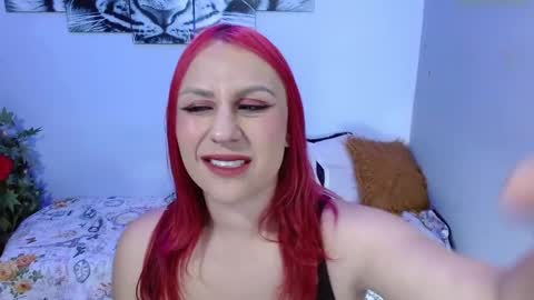 Snapshot of analia_01 chatting on 02/15/25, 10:44 Analia online show from 02/15/25, 10:44