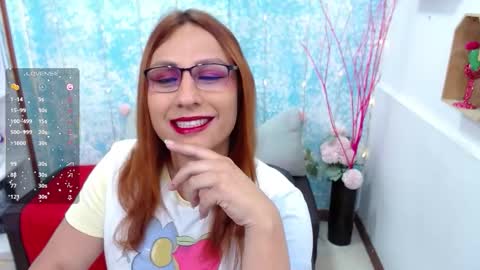 Snapshot of analia_01 chatting on 10/15/25, 11:43 Analia online show from 10/15/25, 11:43