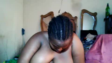 Snapshot of analslut1987 chatting on 02/20/25, 02:35 analslut1987 online show from 02/20/25, 02:35