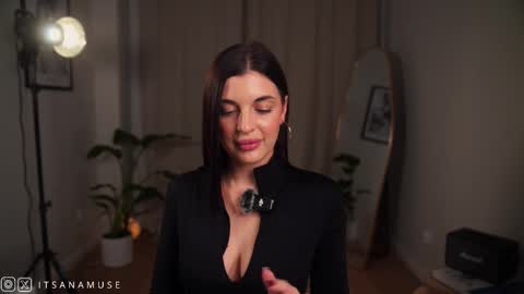 Snapshot of anamuse chatting on 10/01/25, 09:21 Ana online show from 10/01/25, 09:21