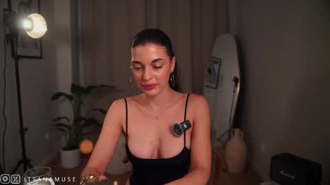 Snapshot of anamuse chatting on 10/05/25, 08:40 Ana online show from 10/05/25, 08:40