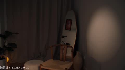 Snapshot of anamuse chatting on 10/28/25, 09:39 Ana online show from 10/28/25, 09:39