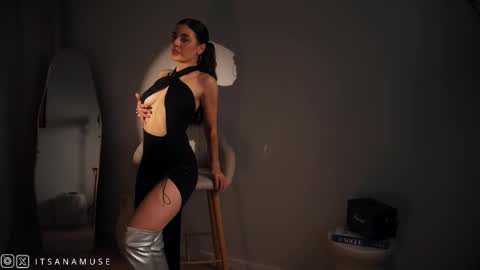 Snapshot of anamuse chatting on 10/29/25, 09:38 Ana online show from 10/29/25, 09:38