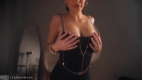 Snapshot of anamuse chatting on 11/28/25, 10:12 Ana online show from 11/28/25, 10:12