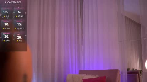 Snapshot of anarhodes chatting on 11/19/25, 10:32 Anna online show from 11/19/25, 10:32