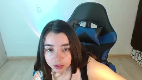 Snapshot of anarosse__ chatting on 02/07/25, 02:08 ana 3 online show from 02/07/25, 02:08