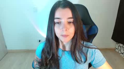 Snapshot of anarosse__ chatting on 02/15/25, 01:21 ana 3 online show from 02/15/25, 01:21