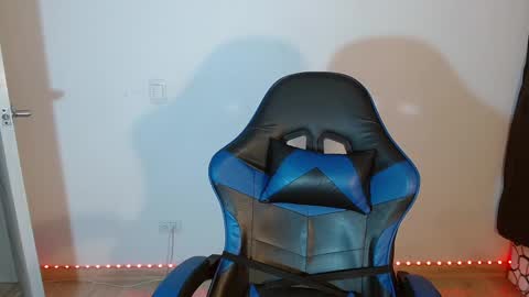 Snapshot of anarosse__ chatting on 09/15/25, 12:54 ana 3 online show from 09/15/25, 12:54