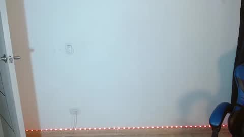 Snapshot of anarosse__ chatting on 09/18/25, 01:18 ana 3 online show from 09/18/25, 01:18