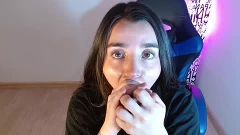 Snapshot of anarosse__ chatting on 10/02/25, 01:12 ana 3 online show from 10/02/25, 01:12