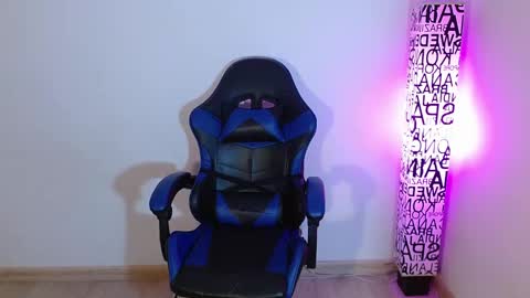 Snapshot of anarosse__ chatting on 10/31/25, 01:39 ana 3 online show from 10/31/25, 01:39