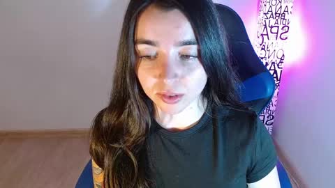 Snapshot of anarosse__ chatting on 11/04/25, 02:43 ana 3 online show from 11/04/25, 02:43