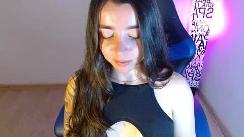 Snapshot of anarosse__ chatting on 11/09/25, 02:10 ana 3 online show from 11/09/25, 02:10