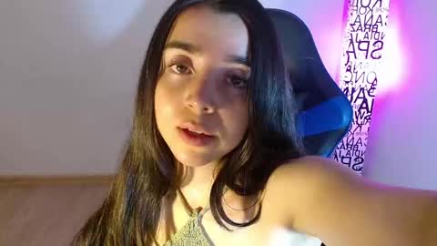 Snapshot of anarosse__ chatting on 11/09/25, 11:58 ana 3 online show from 11/09/25, 11:58