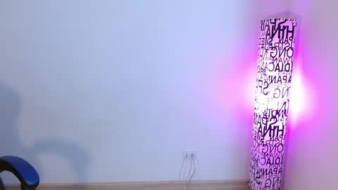 Snapshot of anarosse__ chatting on 11/19/25, 01:05 ana 3 online show from 11/19/25, 01:05