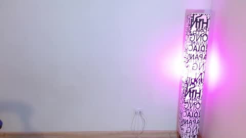 Snapshot of anarosse__ chatting on 11/29/25, 12:24 ana 3 online show from 11/29/25, 12:24