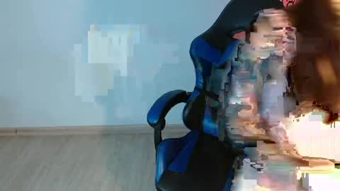 Snapshot of anarosse__ chatting on 04/25/26, 12:13 ana 3 online show from 04/25/26, 12:13