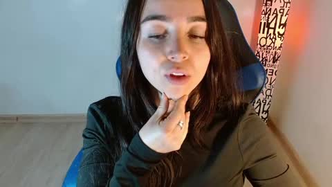 Snapshot of anarosse__ chatting on 05/11/26, 01:00 ana 3 online show from 05/11/26, 01:00