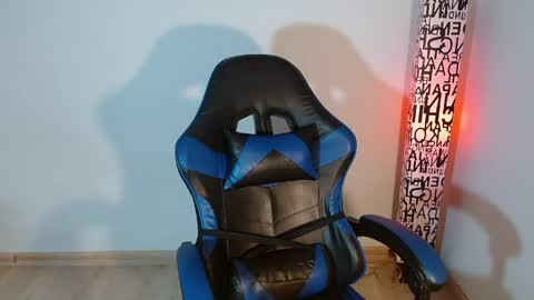 Snapshot of anarosse__ chatting on 05/21/26, 11:45 ana 3 online show from 05/21/26, 11:45