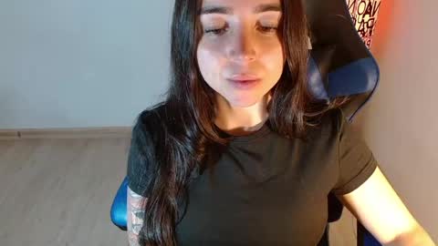 Snapshot of anarosse__ chatting on 05/29/26, 01:36 ana 3 online show from 05/29/26, 01:36