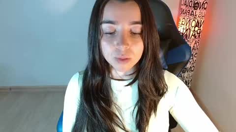 Snapshot of anarosse__ chatting on 06/01/26, 12:45 ana 3 online show from 06/01/26, 12:45