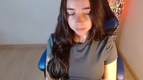 Snapshot of anarosse__ chatting on 06/10/26, 12:00 ana 3 online show from 06/10/26, 12:00