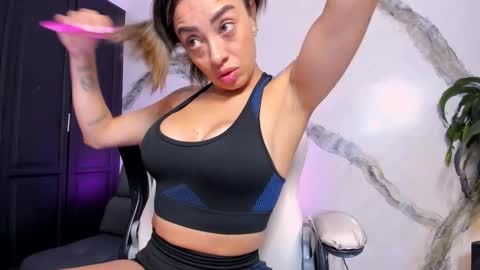 Snapshot of anaruiz1_ chatting on 11/12/25, 12:27 ana online show from 11/12/25, 12:27