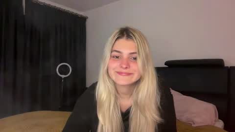 Snapshot of anasova chatting on 11/05/25, 07:36 Ana online show from 11/05/25, 07:36