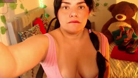 Snapshot of anaspark chatting on 10/20/25, 02:17 Ana online show from 10/20/25, 02:17