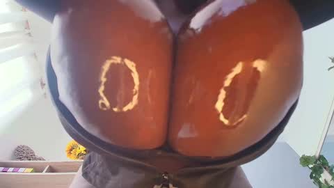 Snapshot of anaspencerx chatting on 10/29/25, 01:24 ana  online show from 10/29/25, 01:24