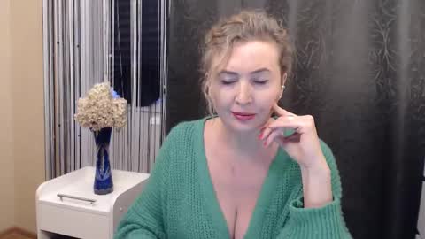 Snapshot of anastasia_blue_ chatting on 12/22/25, 12:24 anastasia_blue_ online show from 12/22/25, 12:24