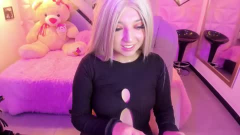 Snapshot of anavelvet chatting on 10/15/25, 07:58 Ana online show from 10/15/25, 07:58