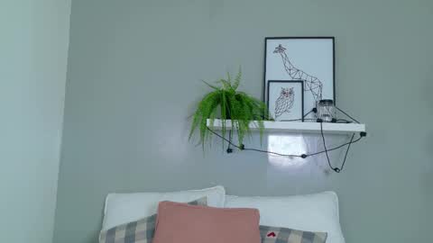 Kendra  online show from 10/25/25, 10:23