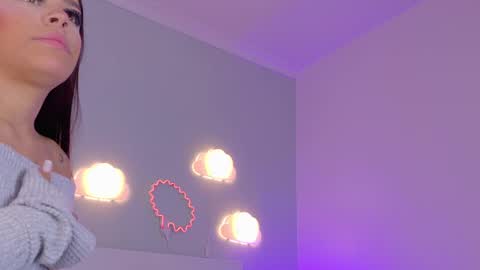 Kendra  online show from 10/31/25, 11:22