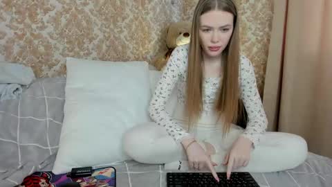 Snapshot of anayalowe chatting on 04/22/26, 10:17 anayalowe online show from 04/22/26, 10:17