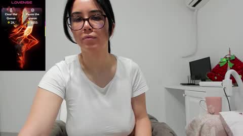 Snapshot of anayscaandy chatting on 01/16/26, 03:54 Andreea online show from 01/16/26, 03:54