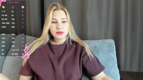 Snapshot of and1sa chatting on 11/10/25, 08:57 Andisa online show from 11/10/25, 08:57