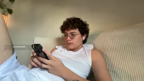 Snapshot of anddres_boss chatting on 09/27/25, 09:25 Tell Me ANDRESS ----- online show from 09/27/25, 09:25