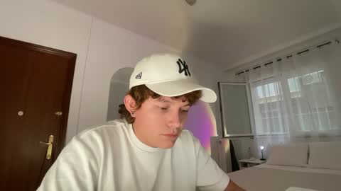 Snapshot of anddres_boss chatting on 04/24/26, 09:45 Tell Me ANDRESS ----- online show from 04/24/26, 09:45