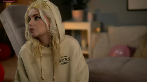 Snapshot of andiahart chatting on 04/01/26, 01:01 Rosse online show from 04/01/26, 01:01