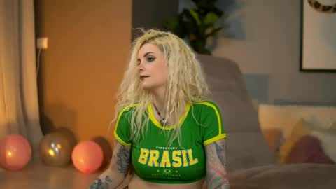 Snapshot of andiahart chatting on 04/21/26, 09:48 Rosse online show from 04/21/26, 09:48