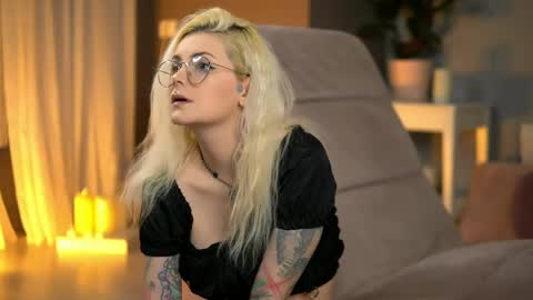 Snapshot of andiahart chatting on 04/24/26, 09:45 Rosse online show from 04/24/26, 09:45