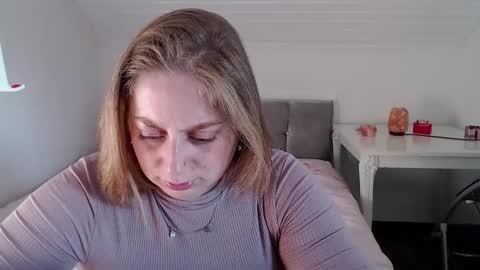 Snapshot of andorphina chatting on 12/16/25, 12:21 Andorphin online show from 12/16/25, 12:21