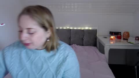 Snapshot of andorphina chatting on 12/17/25, 11:05 Andorphin online show from 12/17/25, 11:05