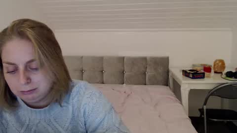 Snapshot of andorphina chatting on 12/18/25, 12:06 Andorphin online show from 12/18/25, 12:06