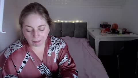 Snapshot of andorphina chatting on 12/20/25, 09:16 Andorphin online show from 12/20/25, 09:16